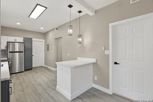 906 W Craig Pl — Photo 5