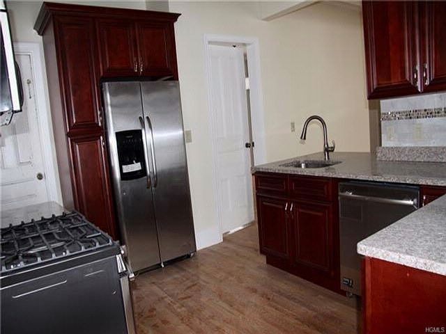 2nd image of 19 Dixon St #1