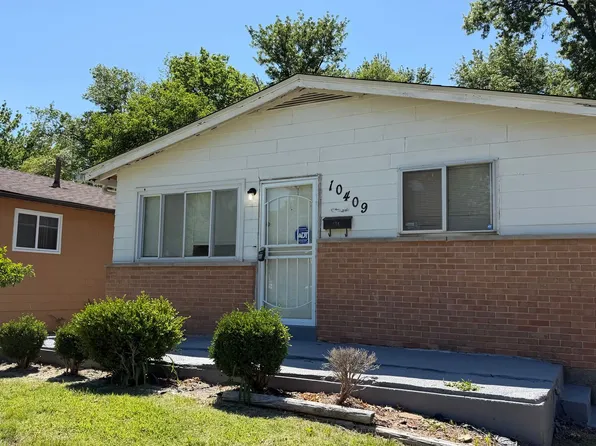 10409 Count Dr, Saint Louis, MO 63136