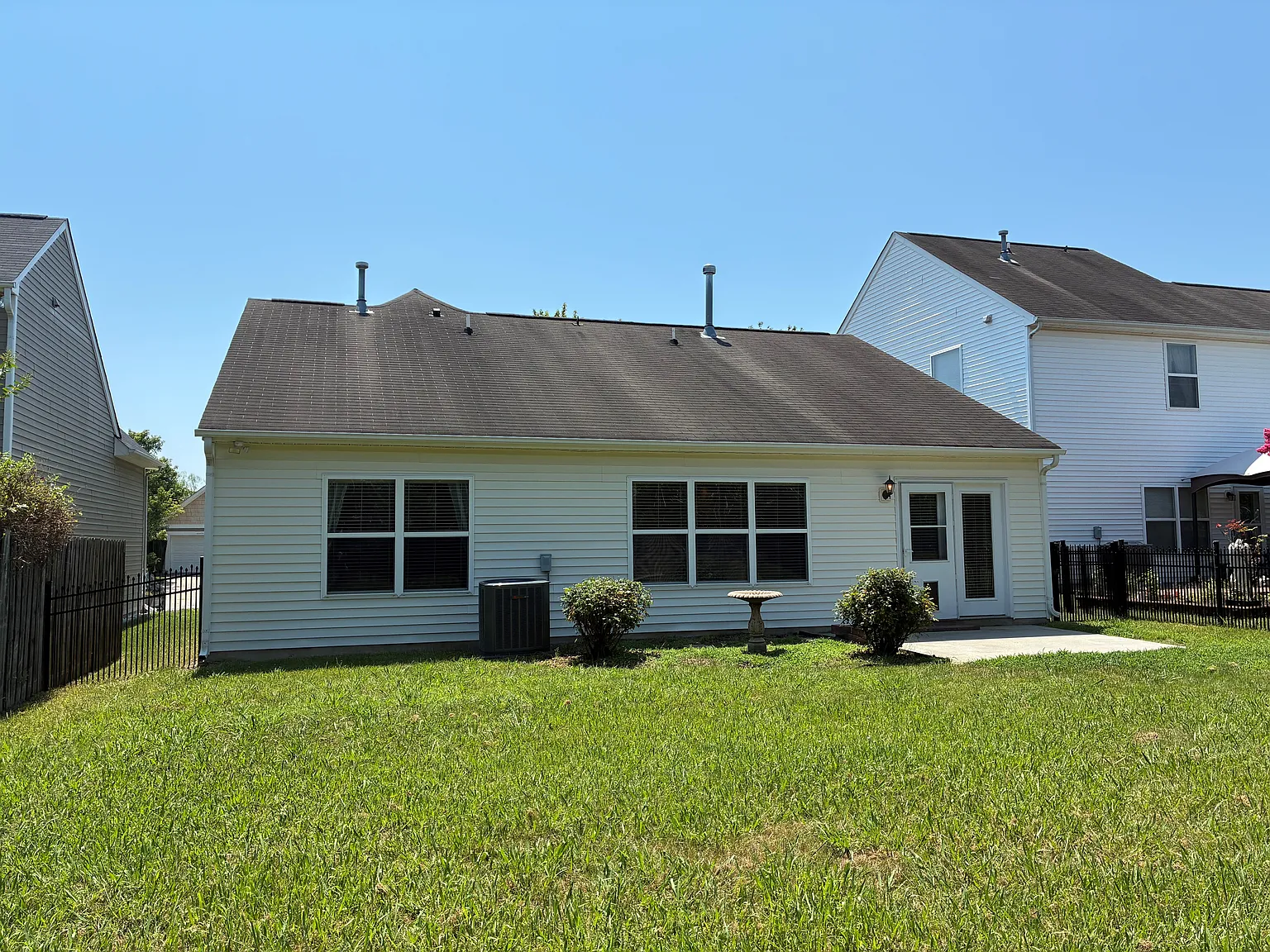 3 bed, 1714 sqft, $2,100 — Photo 2