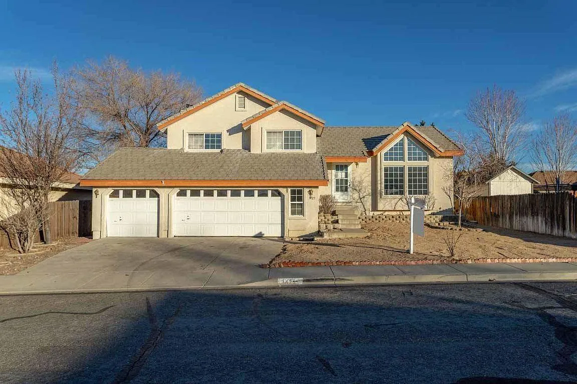 1425 Chimney Dr photo 1