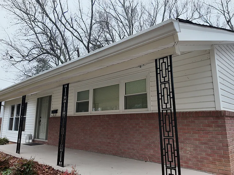 1521 Anthony Dr — Photo 2
