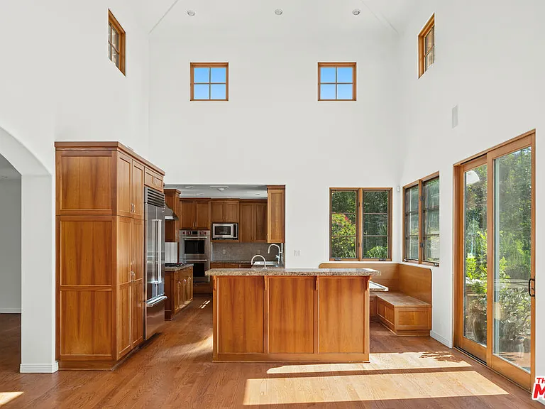 16820 W Sunset Blvd — Photo 3