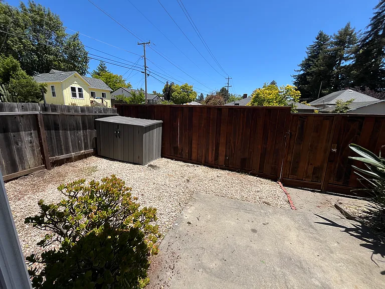 320 Berry St #A — Photo 10