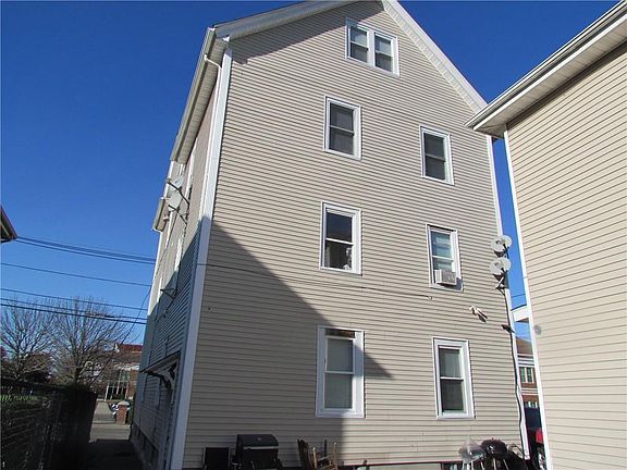 4th image of 300-302 Public St