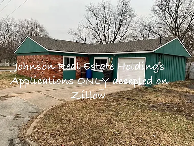 437 NE Myers Ave — Photo 2