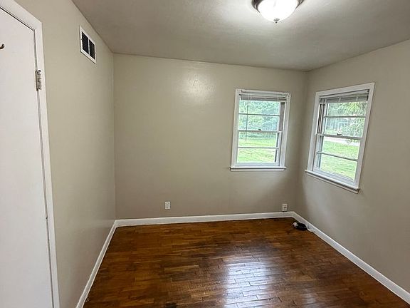 4th image of 14590 Riley St