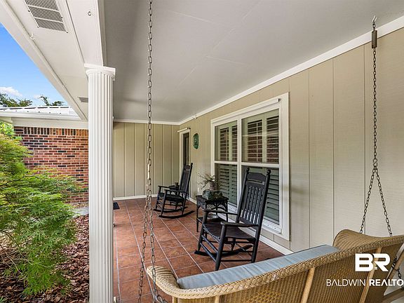 4th image of 10 Paddock Dr