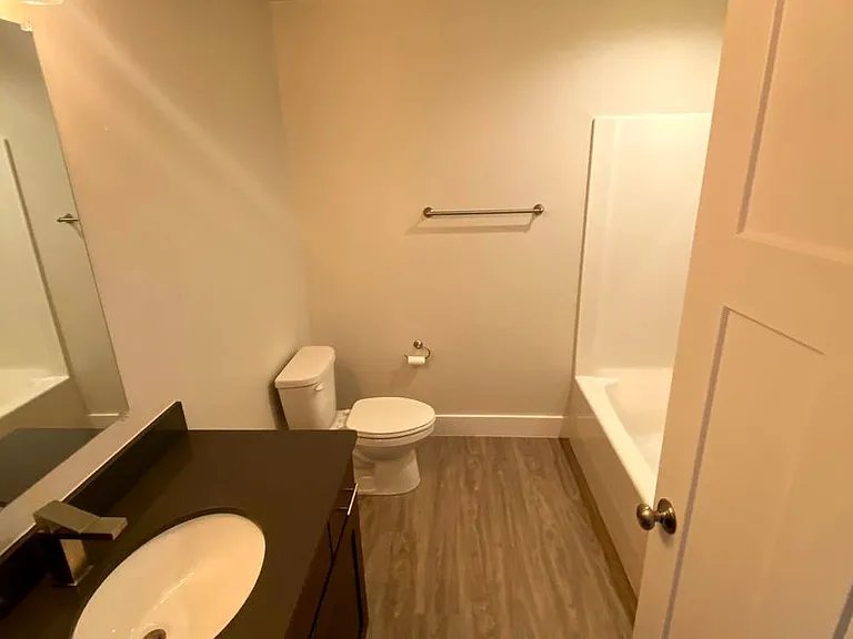 1095 North 14th Avenue — Photo 10