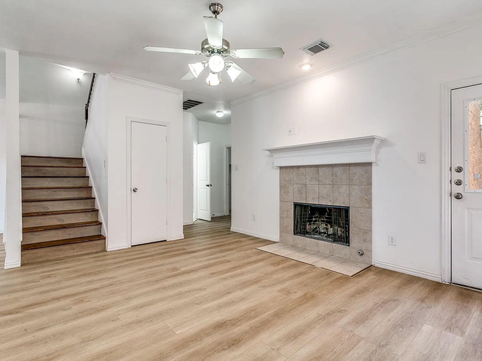 4 bed, 2145 sqft, $3,000 — Photo 2