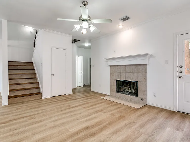 1013 Rodin Ln — Photo 2