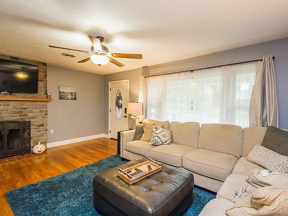 5th image of 585 Sheridan Dr