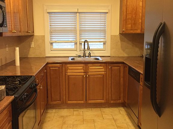 4th image of 2915 203rd St #2