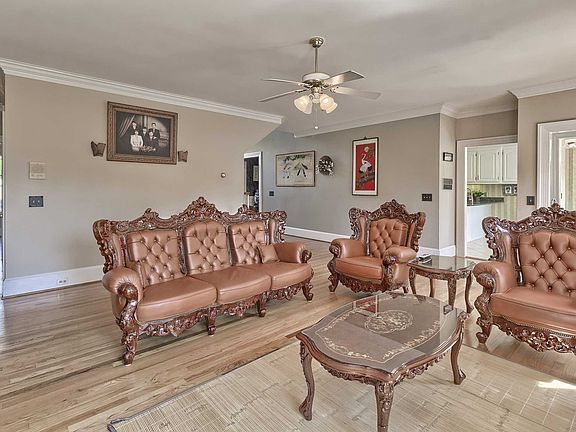3rd image of 107 Trentwood Dr