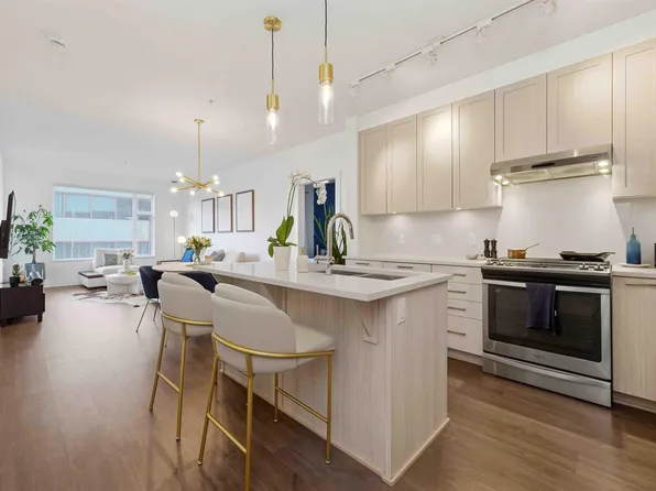123 W 1st St #409, North Vancouver, BC V7M 0E5