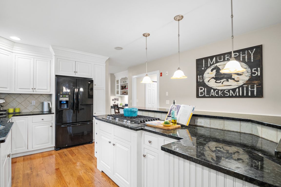 53 Old Cart Way North Andover MA 24