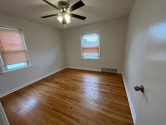 5th image of 28458 Rosslyn Ave