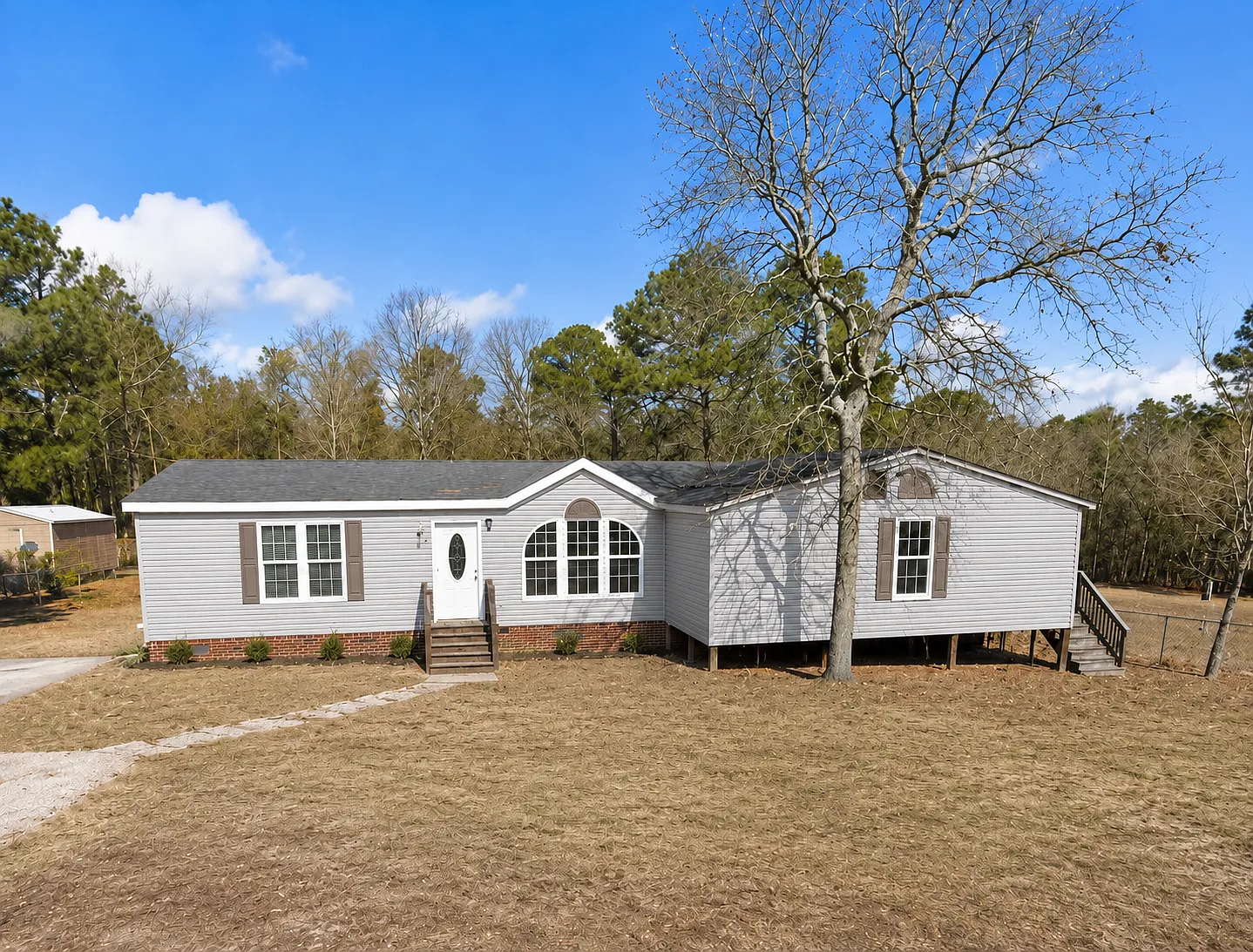 4 bed, $815 — Photo 1