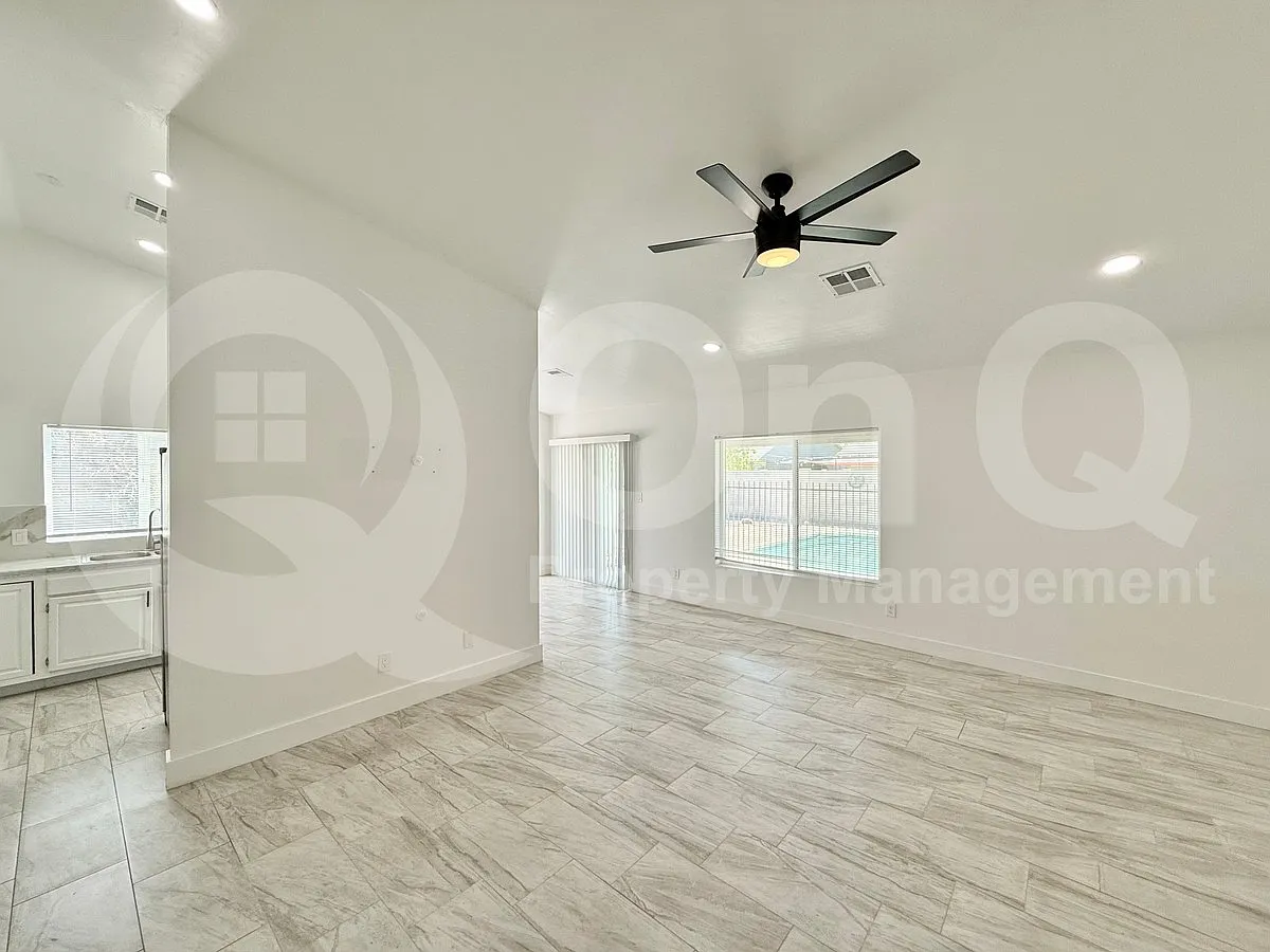3 bed, 2.0 bath, 1366 sqft, $2,600 — Photo 3