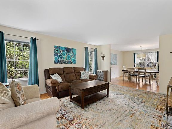 4th image of 2 Glenvue Dr