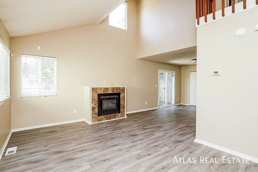 Coming Soon! || Beautiful 4 Bedroom 3 Bathroom Home With Ac!! — Photo 4