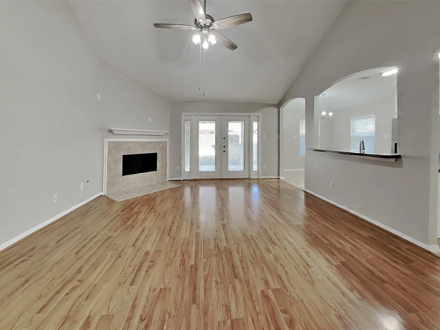 3 bed, 2.0 bath, 1891 sqft, $2,150 — Photo 2