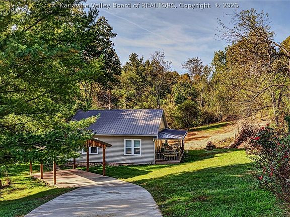 3rd image of 13422 Jerrys Run Rd