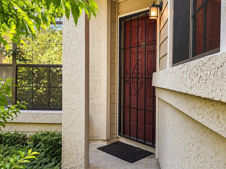 4102 Hunters Sun Dr — Photo 4