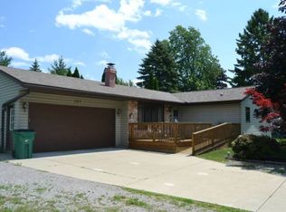 107 Renshar Dr, Auburn, MI 48611