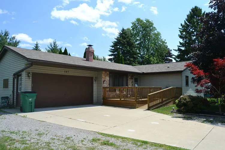 107 Renshar Dr photo 1