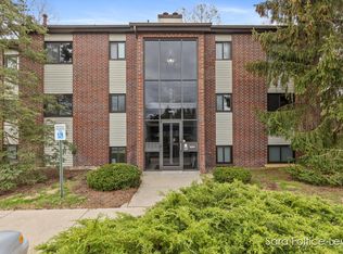 3294 Devonwood Dr NE #D, Grand Rapids, MI 49525