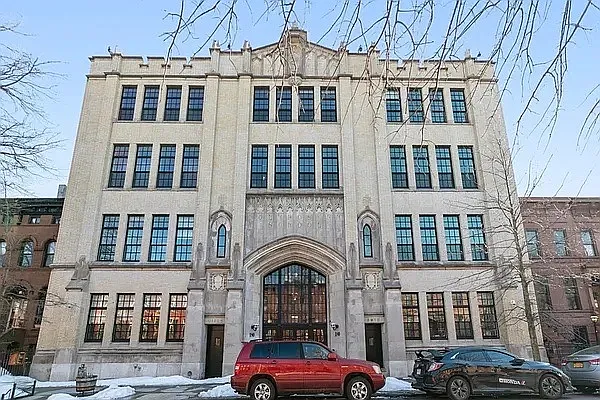 Rented by EXR | media 51