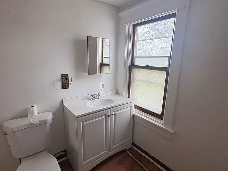 206 Allen St #2 — Photo 4