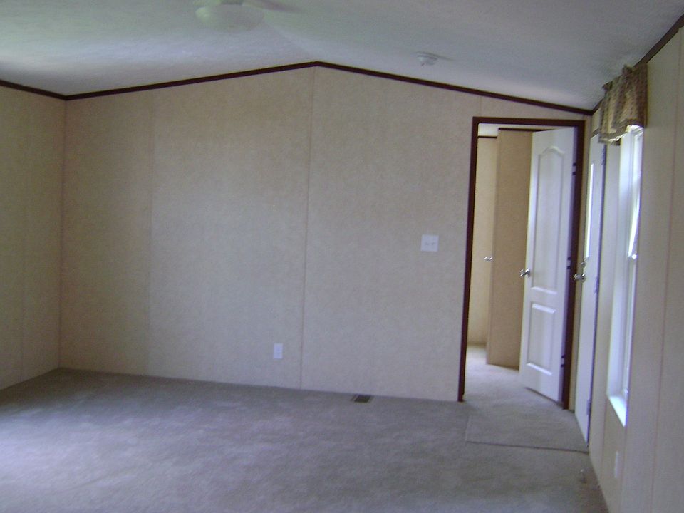 2nd image of 2137 Jefferson Blvd