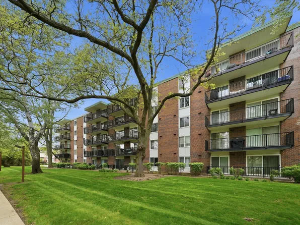 5S040 Pebblewood Ln APT W103, Naperville, IL 60563
