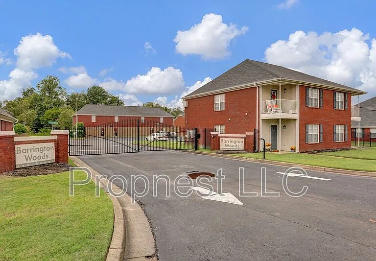 817 Barrington Woods Cv — Photo 9