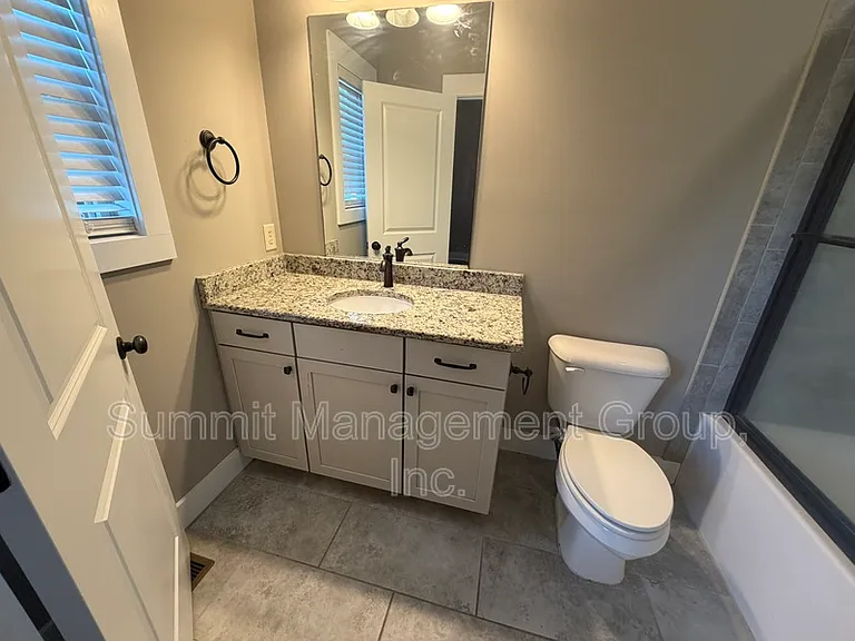 860 S Harkness St #H — Photo 27