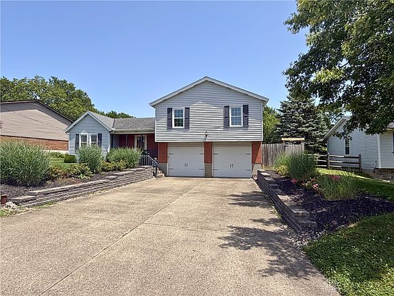 4th image of 242 Bernard Dr