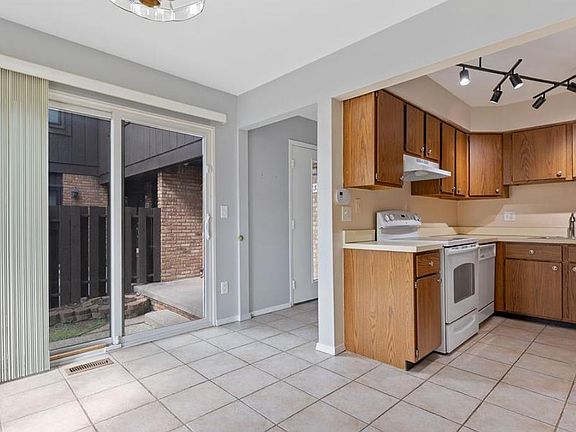 5th image of 37320 Clubhouse Dr