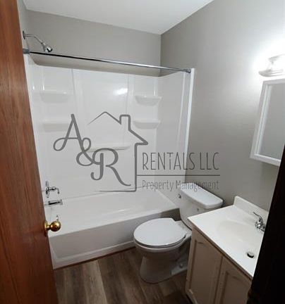 4th image of 608 N Olive St #B