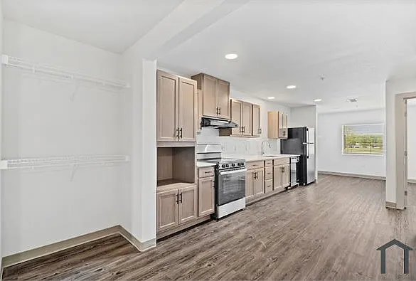 900 Gardner Rd — Photo 5