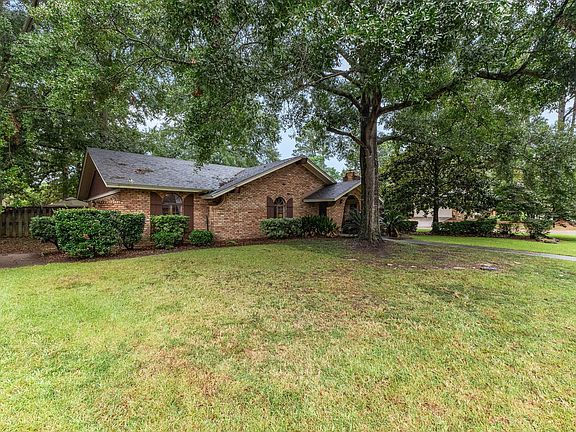 2nd image of 301 Lynnwood Cir