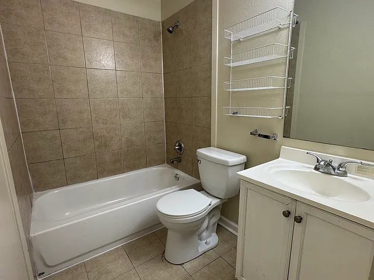 8410 W Livingston Ave — Photo 11
