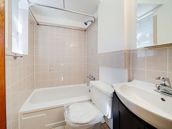 3rd image of 364 15th St APT 2R