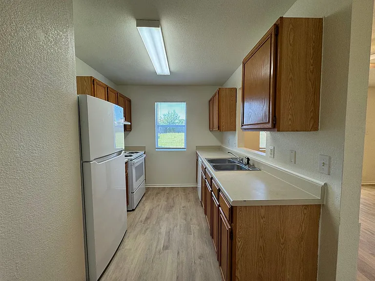4600 Greyhound Dr — Photo 11