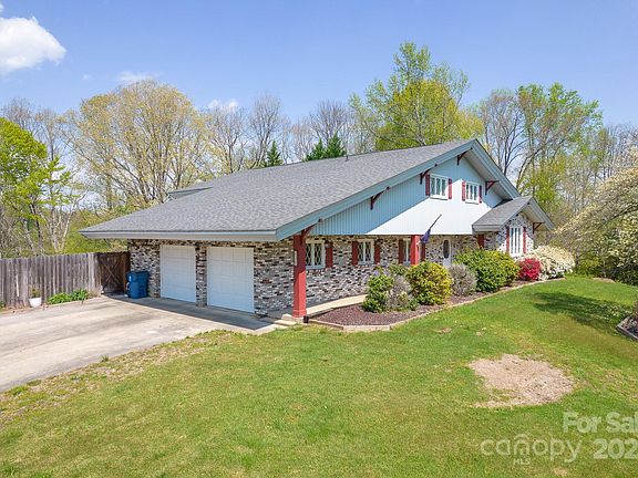 3rd image of 2466 Sweetbriar Cir