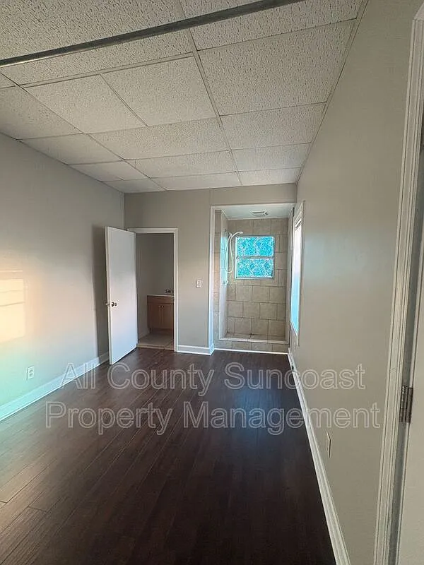 1 bed, 1.0 bath, $595 — Photo 2