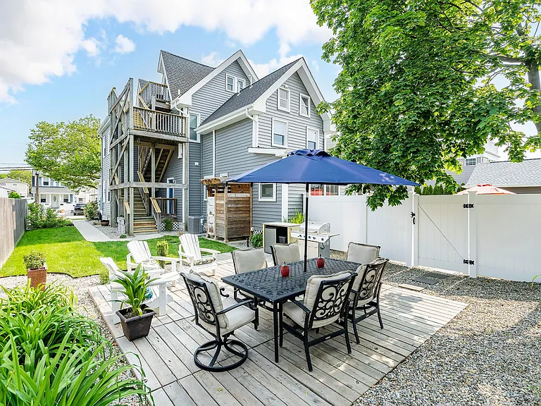 Private Deck