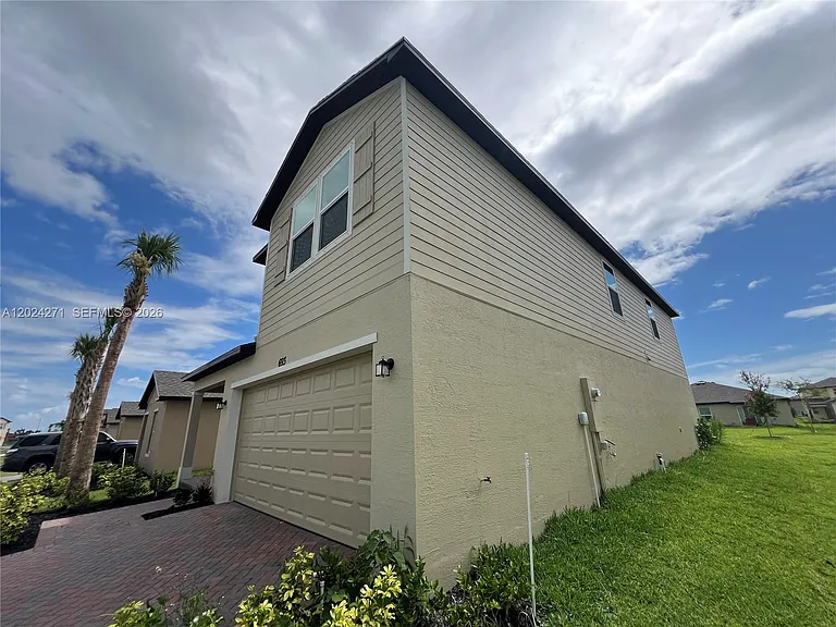 693 Carlyle Way — Photo 19