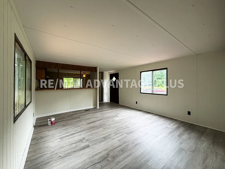 72 Oak Ln — Photo 5